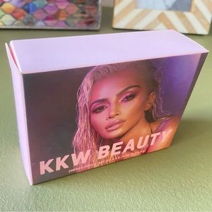 KKW BEAUTY best of pinks lipstick set.